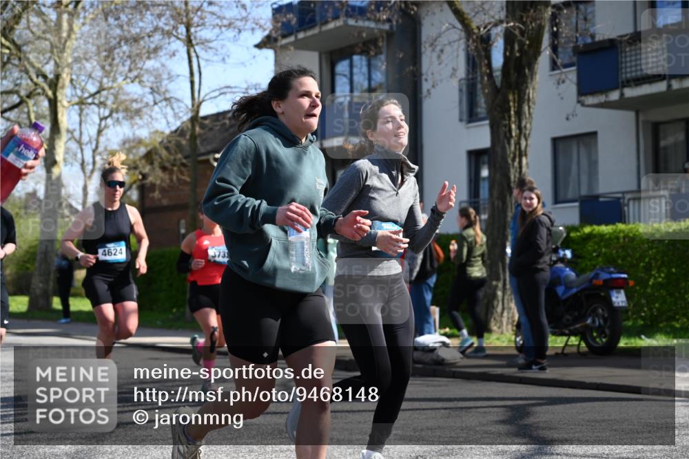 12.04.2026 - 45. Internationalen Wilhelmsburger Insellauf J. Mangold http://msf.ph/oto/9468148 12.04.2026 11:08:29 Ziel 2686, 4624, 3732, 4232, 3569, 5285, 0000, 2142, 4371, 3748, 3701, 2050, 4406, 3169, 2699, 3005, 5629 meine-sportfotos.de