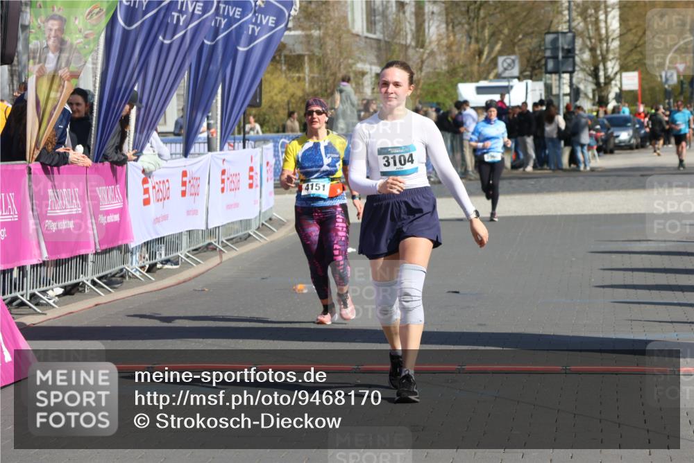 12.04.2026 - 45. Internationalen Wilhelmsburger Insellauf Strokosch-Dieckow http://msf.ph/oto/9468170 12.04.2026 11:19:18 Ziel 3104, 4151 meine-sportfotos.de