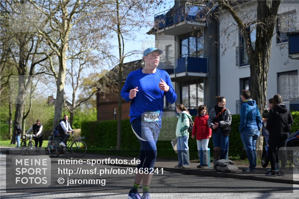 12.04.2026 - 45. Internationalen Wilhelmsburger Insellauf J. Mangold http://msf.ph/oto/9468241 12.04.2026 11:08:55 Ziel 0000, 2142, 4371, 3748, 3701, 2050, 4406, 3169, 2699, 3005, 5629, 2620, 2601, 2620, 2601, 4485, 3333, 2612, 3382, 4081, 3383, 2238 meine-sportfotos.de