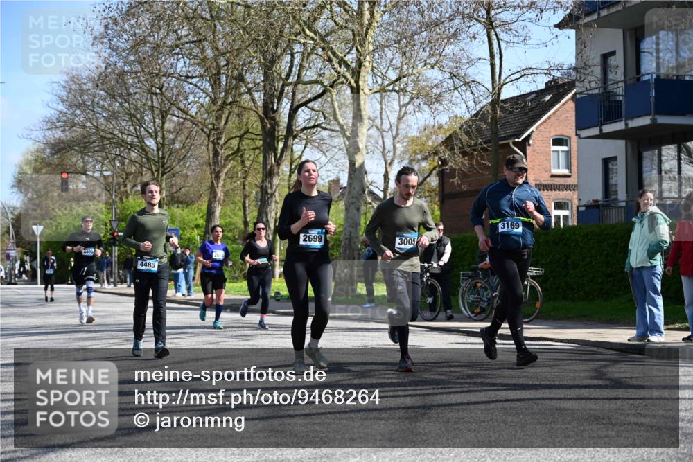 12.04.2026 - 45. Internationalen Wilhelmsburger Insellauf J. Mangold http://msf.ph/oto/9468264 12.04.2026 11:08:59 Ziel 4371, 3748, 3701, 2050, 4406, 3169, 2699, 3005, 5629, 2620, 2601, 4485, 3333, 2612, 3382, 4081, 3383, 2238 meine-sportfotos.de