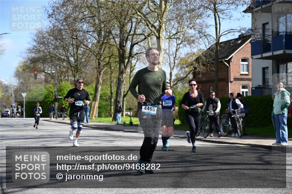 12.04.2026 - 45. Internationalen Wilhelmsburger Insellauf J. Mangold http://msf.ph/oto/9468282 12.04.2026 11:09:02 Ziel 4371, 3748, 3701, 2050, 4406, 3169, 2699, 3005, 5629, 2620, 2601, 4485, 3333, 2612, 3382, 4081, 3383, 2238 meine-sportfotos.de