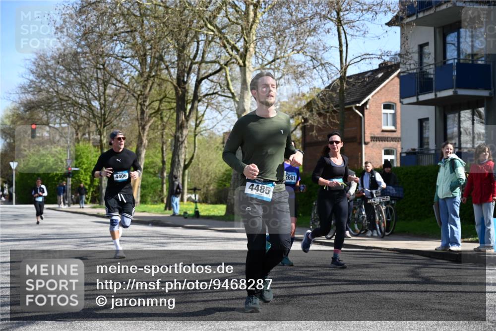 12.04.2026 - 45. Internationalen Wilhelmsburger Insellauf J. Mangold http://msf.ph/oto/9468287 12.04.2026 11:09:02 Ziel 4371, 3748, 3701, 2050, 4406, 3169, 2699, 3005, 5629, 2620, 2601, 4485, 3333, 2612, 3382, 4081, 3383, 2238 meine-sportfotos.de