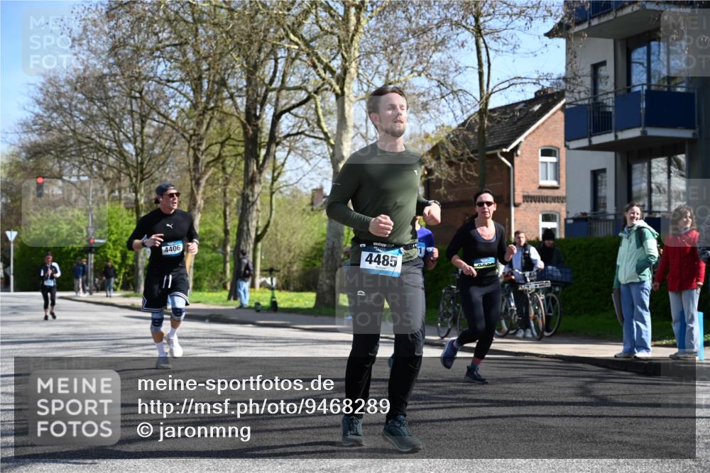 12.04.2026 - 45. Internationalen Wilhelmsburger Insellauf J. Mangold http://msf.ph/oto/9468289 12.04.2026 11:09:02 Ziel 4371, 3748, 3701, 2050, 4406, 3169, 2699, 3005, 5629, 2620, 2601, 4485, 3333, 2612, 3382, 4081, 3383, 2238 meine-sportfotos.de
