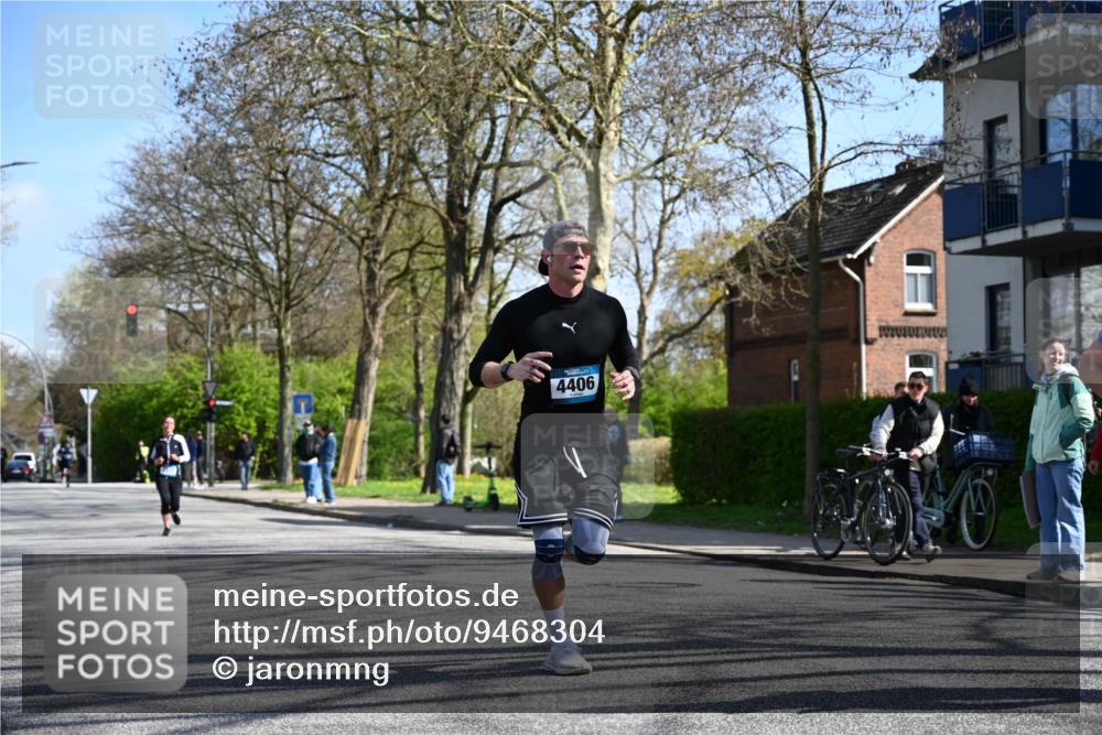 12.04.2026 - 45. Internationalen Wilhelmsburger Insellauf J. Mangold http://msf.ph/oto/9468304 12.04.2026 11:09:04 Ziel 3748, 3701, 2050, 4406, 3169, 2699, 3005, 5629, 2620, 2601, 4485, 3333, 2612, 3382, 3382, 4081, 3383, 2238, 2321, 5367 meine-sportfotos.de