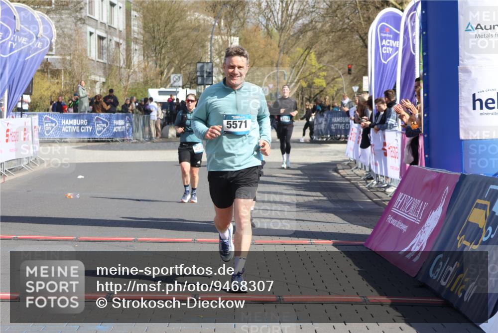 12.04.2026 - 45. Internationalen Wilhelmsburger Insellauf Strokosch-Dieckow http://msf.ph/oto/9468307 12.04.2026 11:19:49 Ziel 2226, 5571, 5035, 4520 meine-sportfotos.de