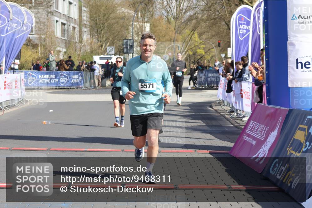 12.04.2026 - 45. Internationalen Wilhelmsburger Insellauf Strokosch-Dieckow http://msf.ph/oto/9468311 12.04.2026 11:19:49 Ziel 2226, 5571, 5035, 4520 meine-sportfotos.de