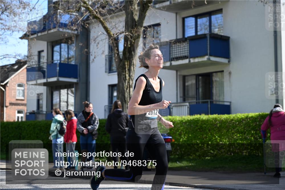 12.04.2026 - 45. Internationalen Wilhelmsburger Insellauf J. Mangold http://msf.ph/oto/9468375 12.04.2026 11:09:31 Ziel 2612, 3382, 4081, 3383, 2238, 2321, 5367, 3688, 4080, 3335, 4080, 3335, 3833, 4251, 3077, 5651, 5851 meine-sportfotos.de