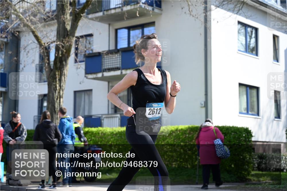 12.04.2026 - 45. Internationalen Wilhelmsburger Insellauf J. Mangold http://msf.ph/oto/9468379 12.04.2026 11:09:31 Ziel 2612, 3382, 4081, 3383, 2238, 2321, 5367, 3688, 4080, 3335, 4080, 3335, 3833, 4251, 3077, 5651, 5851 meine-sportfotos.de