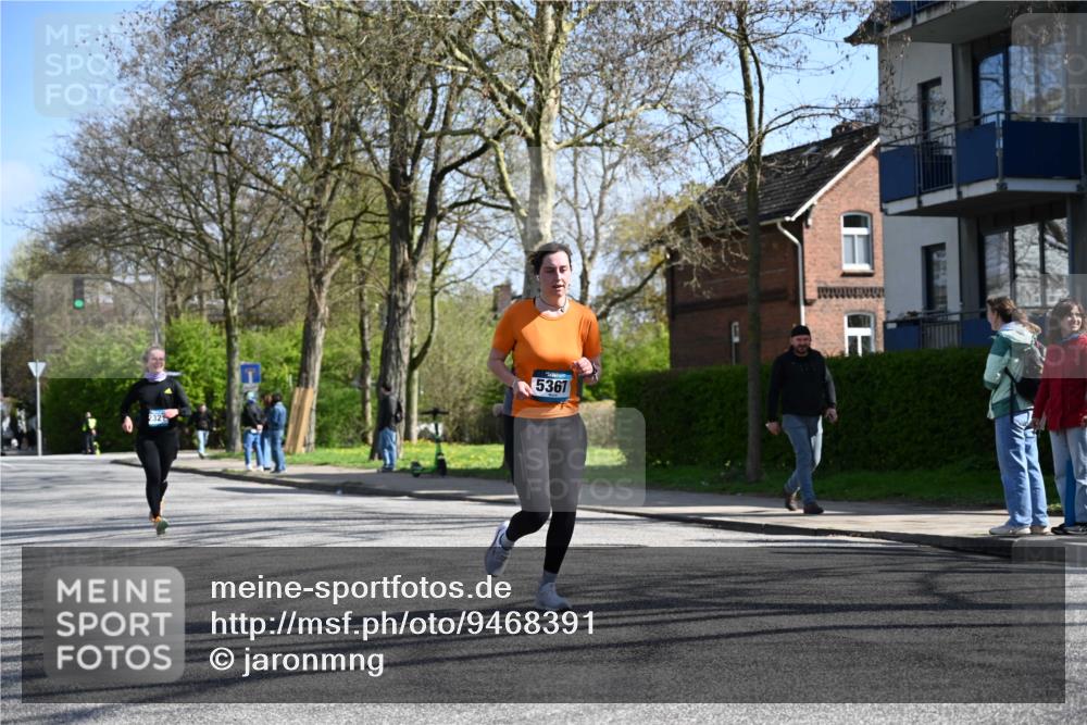 12.04.2026 - 45. Internationalen Wilhelmsburger Insellauf J. Mangold http://msf.ph/oto/9468391 12.04.2026 11:09:38 Ziel 2612, 3382, 4081, 3383, 2238, 2321, 5367, 3688, 3688, 4080, 3335, 3833, 4251, 3077, 5651, 5851, 2336, 2528 meine-sportfotos.de