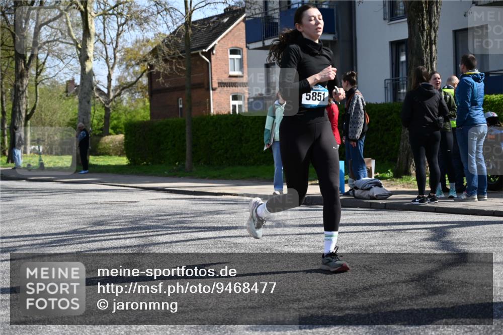 12.04.2026 - 45. Internationalen Wilhelmsburger Insellauf J. Mangold http://msf.ph/oto/9468477 12.04.2026 11:10:03 Ziel 3688, 4080, 3335, 3833, 4251, 3077, 5651, 5851, 2336, 2528, 3239, 2859, 2811, 2346, 2346, 3884, 3847, 3832, 2199, 3715, 2585, 4334, 3507 meine-sportfotos.de