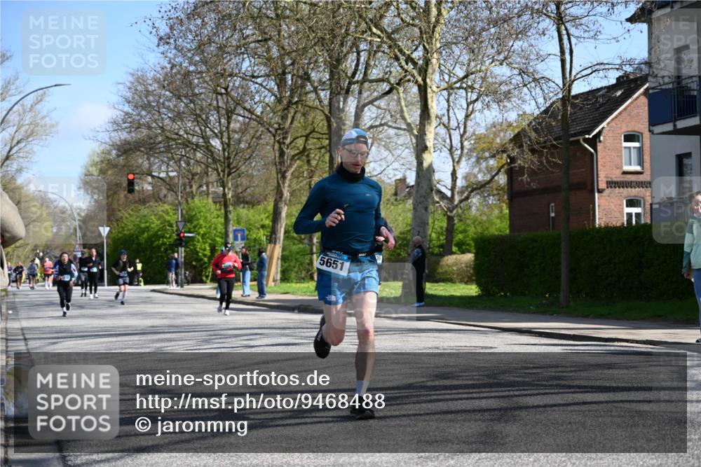 12.04.2026 - 45. Internationalen Wilhelmsburger Insellauf J. Mangold http://msf.ph/oto/9468488 12.04.2026 11:10:06 Ziel 4080, 3335, 3833, 4251, 3077, 5651, 5851, 2336, 2528, 3239, 2859, 2811, 2346, 3884, 3884, 3847, 3832, 2199, 3715, 2585, 4334, 3507, 3913, 2208, 2539, 2513 meine-sportfotos.de