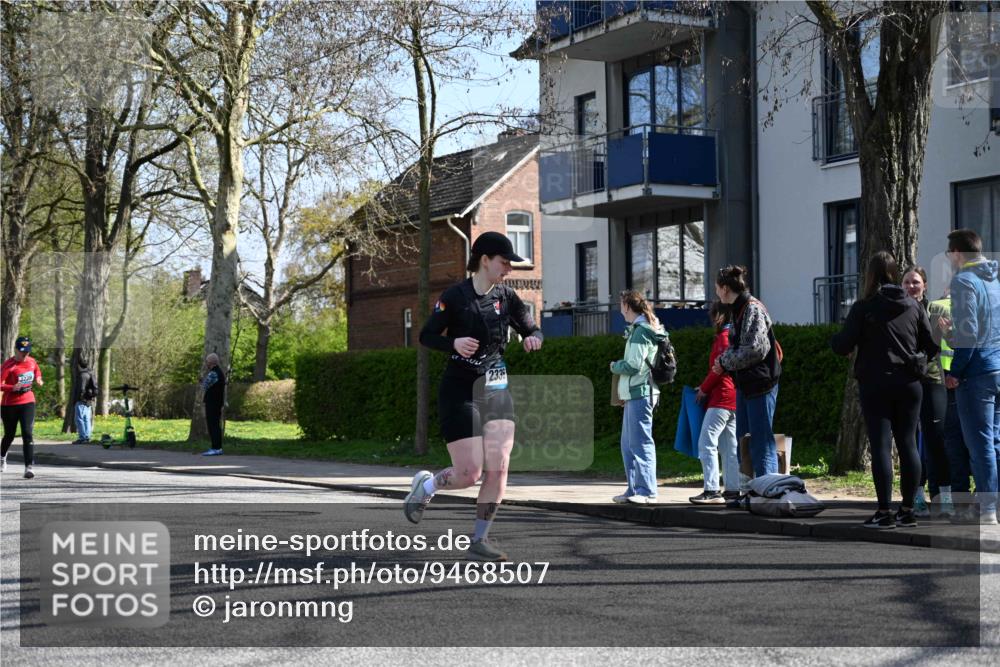 12.04.2026 - 45. Internationalen Wilhelmsburger Insellauf J. Mangold http://msf.ph/oto/9468507 12.04.2026 11:10:08 Ziel 4080, 3335, 3833, 4251, 3077, 5651, 5851, 2336, 2528, 3239, 2859, 2811, 2346, 3884, 3847, 3832, 2199, 3715, 2585, 4334, 3507, 3913, 2208, 2539, 2513, 2590, 2576 meine-sportfotos.de