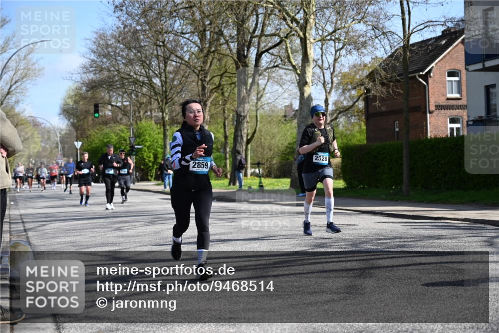 12.04.2026 - 45. Internationalen Wilhelmsburger Insellauf J. Mangold http://msf.ph/oto/9468514 12.04.2026 11:10:14 Ziel 3077, 5651, 5851, 2336, 2528, 3239, 2859, 2811, 2346, 3884, 3847, 3832, 2199, 3715, 2585, 4334, 3507, 3913, 2208, 2539, 2513, 2590, 2576 meine-sportfotos.de