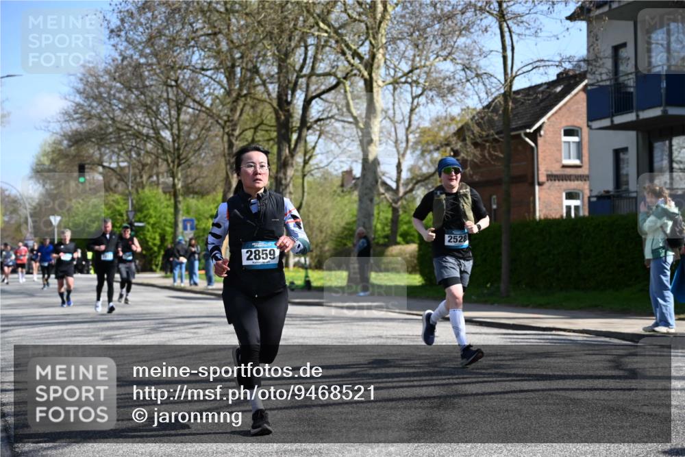 12.04.2026 - 45. Internationalen Wilhelmsburger Insellauf J. Mangold http://msf.ph/oto/9468521 12.04.2026 11:10:14 Ziel 3077, 5651, 5851, 2336, 2528, 3239, 2859, 2811, 2346, 3884, 3847, 3832, 2199, 3715, 2585, 4334, 3507, 3913, 2208, 2539, 2513, 2590, 2576 meine-sportfotos.de