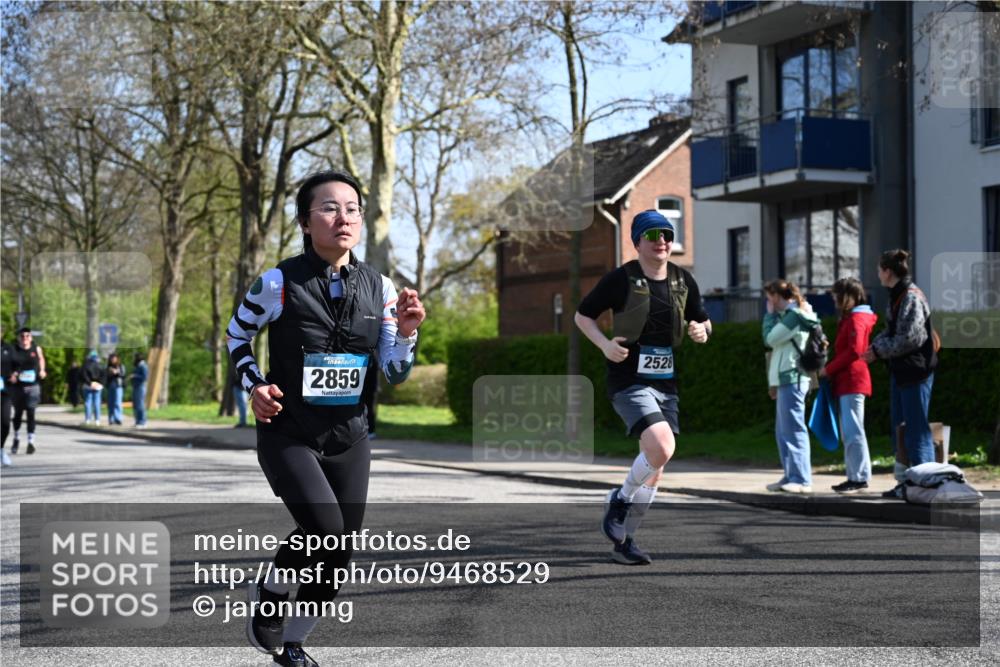 12.04.2026 - 45. Internationalen Wilhelmsburger Insellauf J. Mangold http://msf.ph/oto/9468529 12.04.2026 11:10:15 Ziel 3077, 5651, 5851, 2336, 2528, 3239, 2859, 2811, 2346, 2346, 3884, 3847, 3832, 2199, 3715, 2585, 4334, 3507, 3507, 3913, 2208, 2539, 2513, 2590, 2576 meine-sportfotos.de