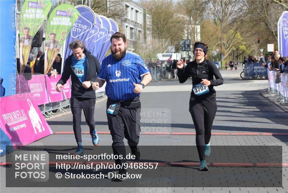 12.04.2026 - 45. Internationalen Wilhelmsburger Insellauf Strokosch-Dieckow http://msf.ph/oto/9468557 12.04.2026 11:20:27 Ziel 4058, 3707, 4446, 4165 meine-sportfotos.de