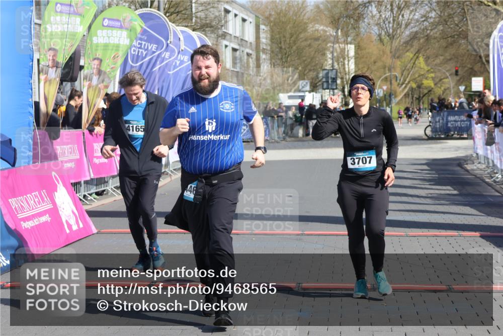 12.04.2026 - 45. Internationalen Wilhelmsburger Insellauf Strokosch-Dieckow http://msf.ph/oto/9468565 12.04.2026 11:20:27 Ziel 4058, 3707, 4446, 4165 meine-sportfotos.de