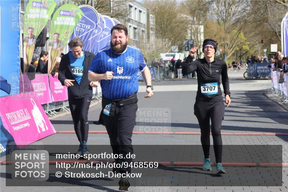 12.04.2026 - 45. Internationalen Wilhelmsburger Insellauf Strokosch-Dieckow http://msf.ph/oto/9468569 12.04.2026 11:20:28 Ziel 4058, 3707, 4446, 4165 meine-sportfotos.de