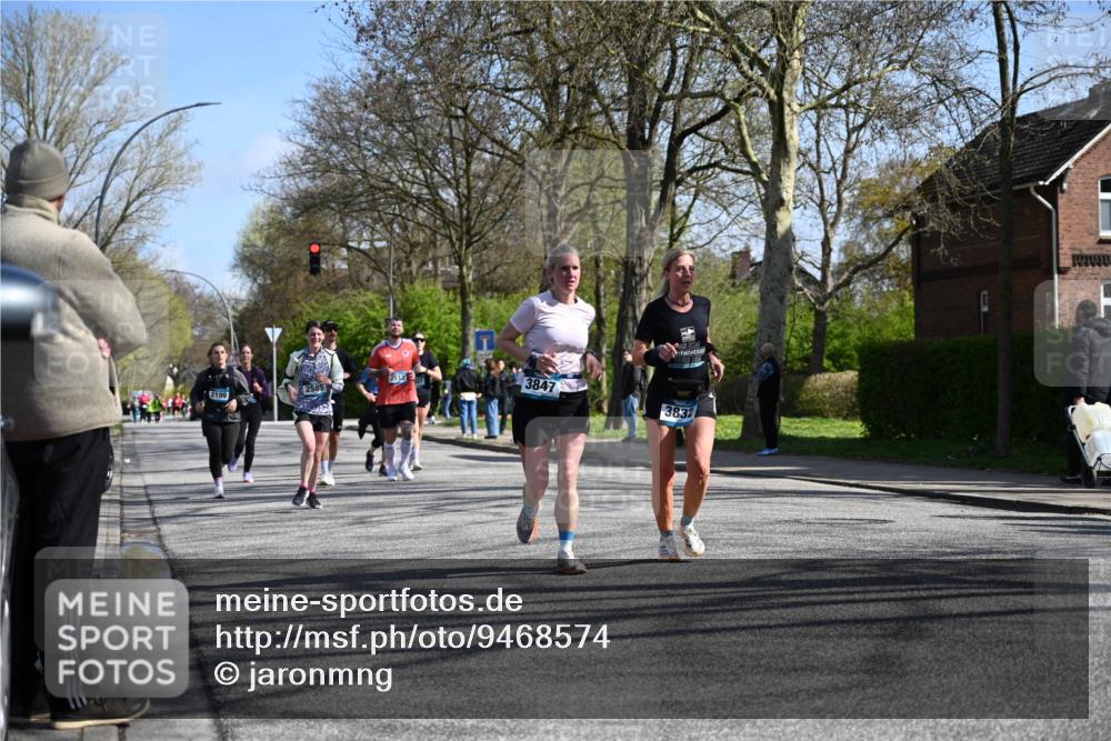 12.04.2026 - 45. Internationalen Wilhelmsburger Insellauf J. Mangold http://msf.ph/oto/9468574 12.04.2026 11:10:28 Ziel 3239, 2859, 2811, 2346, 3884, 3847, 3832, 2199, 3715, 2585, 4334, 3507, 3913, 2208, 2539, 2513, 2590, 2576, 2320, 5616, 2548 meine-sportfotos.de