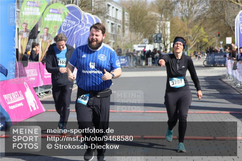 12.04.2026 - 45. Internationalen Wilhelmsburger Insellauf Strokosch-Dieckow http://msf.ph/oto/9468580 12.04.2026 11:20:28 Ziel 4058, 3707, 4446, 4165 meine-sportfotos.de