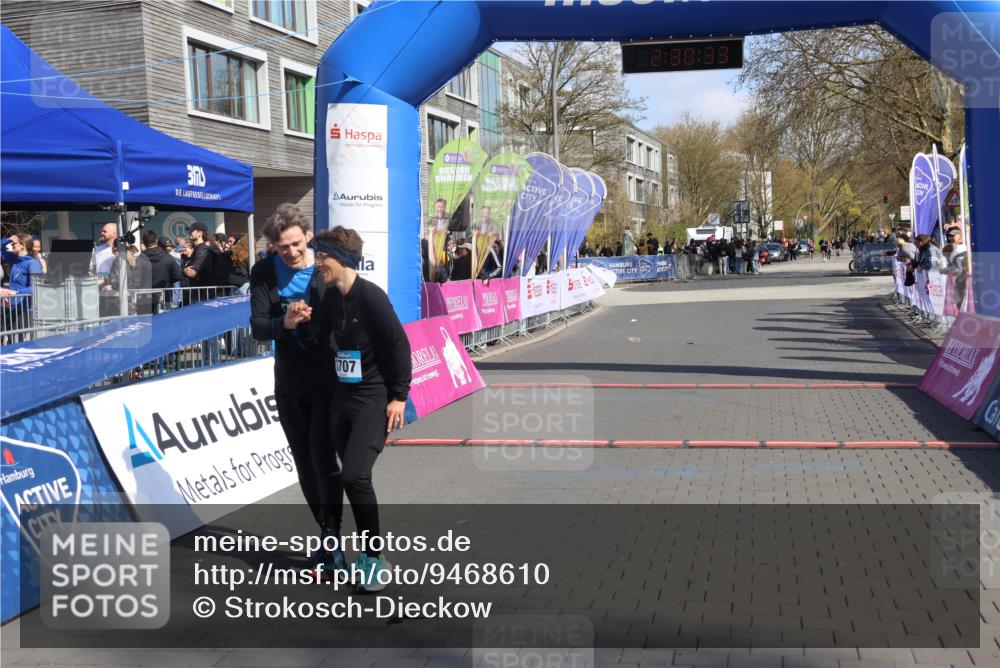 12.04.2026 - 45. Internationalen Wilhelmsburger Insellauf Strokosch-Dieckow http://msf.ph/oto/9468610 12.04.2026 11:20:32 Ziel  meine-sportfotos.de