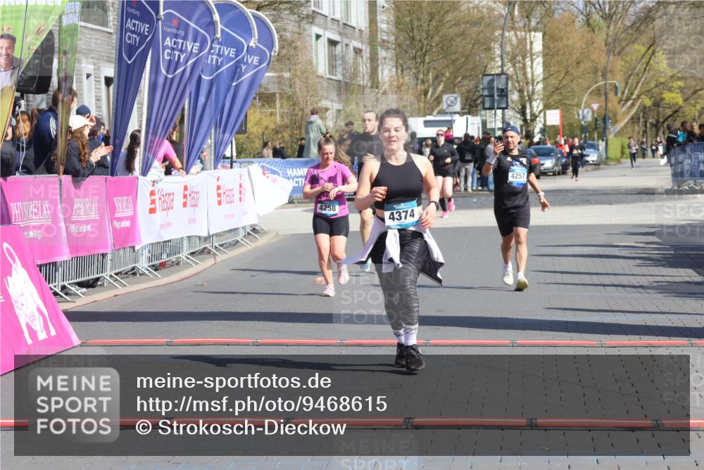 12.04.2026 - 45. Internationalen Wilhelmsburger Insellauf Strokosch-Dieckow http://msf.ph/oto/9468615 12.04.2026 11:21:01 Ziel 4374, 4258, 4257 meine-sportfotos.de
