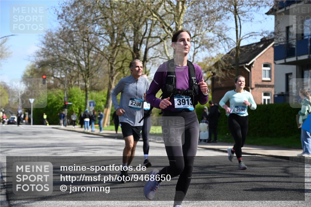 12.04.2026 - 45. Internationalen Wilhelmsburger Insellauf J. Mangold http://msf.ph/oto/9468650 12.04.2026 11:10:35 Ziel 2811, 2346, 3884, 3847, 3832, 2199, 3715, 2585, 4334, 3507, 3913, 2208, 2539, 2513, 2590, 2576, 2320, 5616, 2548, 2673 meine-sportfotos.de