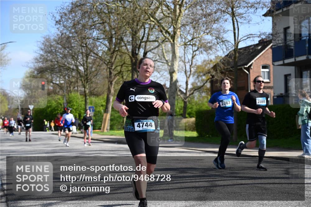 12.04.2026 - 45. Internationalen Wilhelmsburger Insellauf J. Mangold http://msf.ph/oto/9468728 12.04.2026 11:11:19 Ziel 2673, 2326, 4633, 2867, 3658, 2868, 3758, 4252, 4744, 4430, 2644, 3112, 2725, 2770, 3029, 3028, 3751, 4920, 3046 meine-sportfotos.de