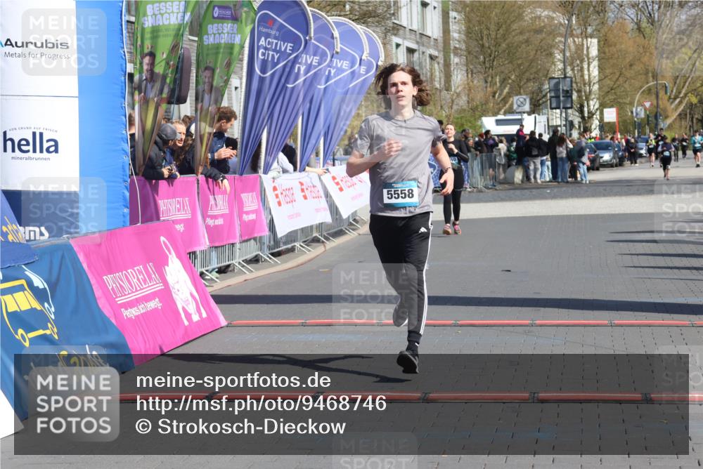 12.04.2026 - 45. Internationalen Wilhelmsburger Insellauf Strokosch-Dieckow http://msf.ph/oto/9468746 12.04.2026 11:21:26 Ziel 5558 meine-sportfotos.de