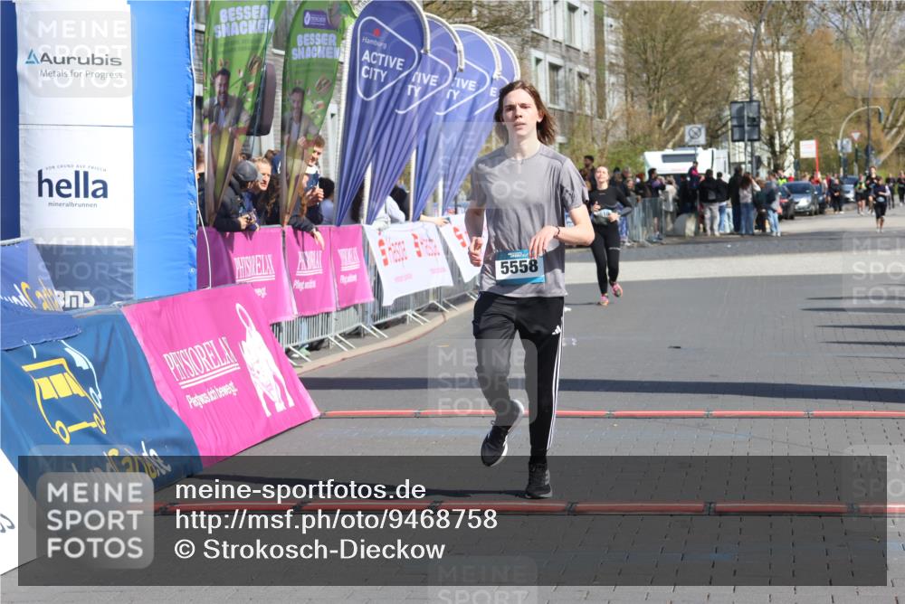 12.04.2026 - 45. Internationalen Wilhelmsburger Insellauf Strokosch-Dieckow http://msf.ph/oto/9468758 12.04.2026 11:21:26 Ziel 5558 meine-sportfotos.de