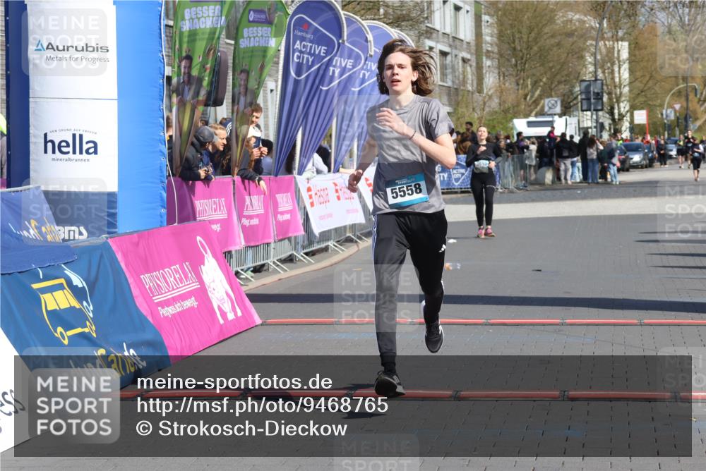 12.04.2026 - 45. Internationalen Wilhelmsburger Insellauf Strokosch-Dieckow http://msf.ph/oto/9468765 12.04.2026 11:21:26 Ziel 5558 meine-sportfotos.de