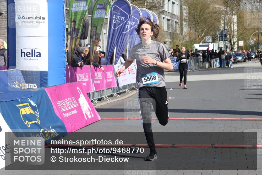12.04.2026 - 45. Internationalen Wilhelmsburger Insellauf Strokosch-Dieckow http://msf.ph/oto/9468770 12.04.2026 11:21:27 Ziel 5558 meine-sportfotos.de