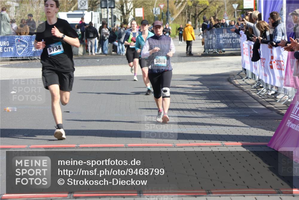 12.04.2026 - 45. Internationalen Wilhelmsburger Insellauf Strokosch-Dieckow http://msf.ph/oto/9468799 12.04.2026 11:21:48 Ziel 3808 meine-sportfotos.de