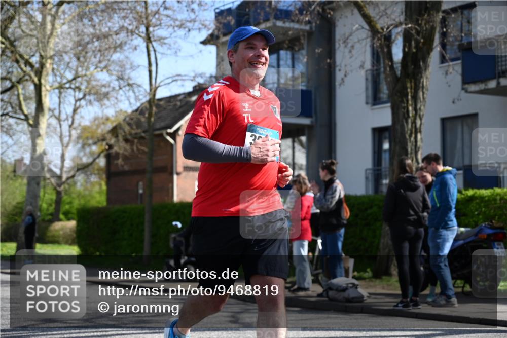 12.04.2026 - 45. Internationalen Wilhelmsburger Insellauf J. Mangold http://msf.ph/oto/9468819 12.04.2026 11:11:53 Ziel 3029, 3028, 3751, 4920, 3046, 2817, 2916, 4971, 2489, 3844, 5741, 2668, 2816, 2918, 3589, 3589, 2135 meine-sportfotos.de