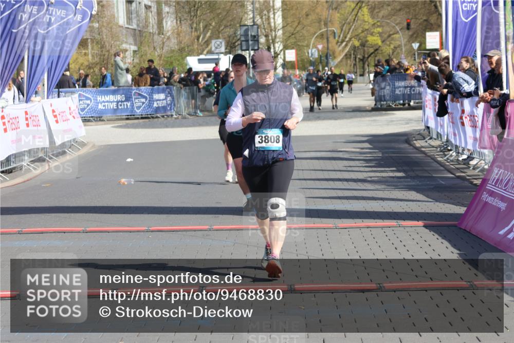 12.04.2026 - 45. Internationalen Wilhelmsburger Insellauf Strokosch-Dieckow http://msf.ph/oto/9468830 12.04.2026 11:21:52 Ziel 3808, 3537, 3205 meine-sportfotos.de