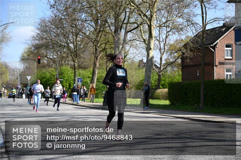 12.04.2026 - 45. Internationalen Wilhelmsburger Insellauf J. Mangold http://msf.ph/oto/9468843 12.04.2026 11:12:01 Ziel 3751, 4920, 3046, 2817, 2916, 4971, 2489, 3844, 5741, 2668, 2816, 2918, 3589, 2135, 2435, 3517, 2739 meine-sportfotos.de