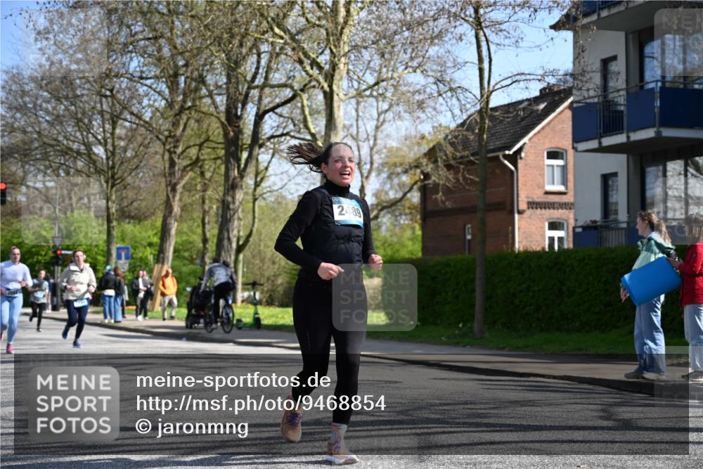 12.04.2026 - 45. Internationalen Wilhelmsburger Insellauf J. Mangold http://msf.ph/oto/9468854 12.04.2026 11:12:02 Ziel 3751, 4920, 3046, 2817, 2916, 4971, 2489, 3844, 5741, 2668, 2816, 2918, 3589, 2135, 2435, 3517, 2739, 3003, 2753 meine-sportfotos.de