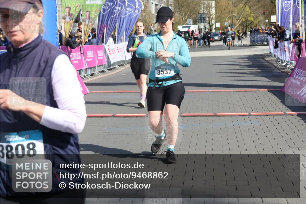 12.04.2026 - 45. Internationalen Wilhelmsburger Insellauf Strokosch-Dieckow http://msf.ph/oto/9468862 12.04.2026 11:21:56 Ziel 3537, 3205 meine-sportfotos.de