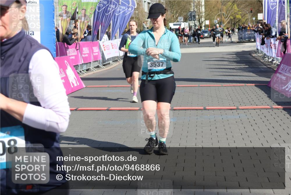 12.04.2026 - 45. Internationalen Wilhelmsburger Insellauf Strokosch-Dieckow http://msf.ph/oto/9468866 12.04.2026 11:21:56 Ziel 3537, 3205 meine-sportfotos.de