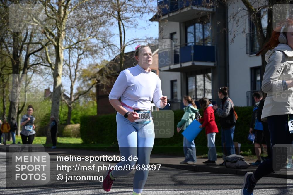 12.04.2026 - 45. Internationalen Wilhelmsburger Insellauf J. Mangold http://msf.ph/oto/9468897 12.04.2026 11:12:08 Ziel 3046, 2817, 2916, 4971, 2489, 3844, 5741, 2668, 2816, 2918, 3589, 2135, 2135, 2435, 3517, 3517, 2739, 3003, 2753, 2272, 3718, 3405 meine-sportfotos.de