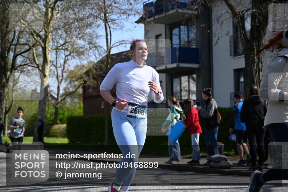 12.04.2026 - 45. Internationalen Wilhelmsburger Insellauf J. Mangold http://msf.ph/oto/9468899 12.04.2026 11:12:08 Ziel 3046, 2817, 2916, 4971, 2489, 3844, 5741, 2668, 2816, 2918, 3589, 2135, 2135, 2435, 3517, 3517, 2739, 3003, 2753, 2272, 3718, 3405 meine-sportfotos.de