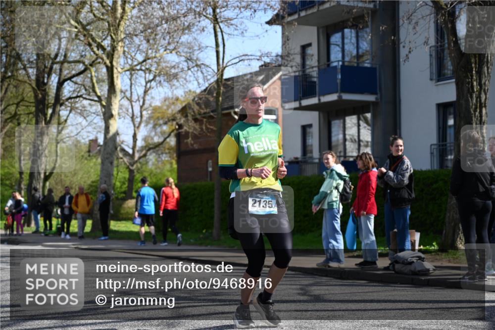 12.04.2026 - 45. Internationalen Wilhelmsburger Insellauf J. Mangold http://msf.ph/oto/9468916 12.04.2026 11:12:18 Ziel 4971, 2489, 3844, 5741, 2668, 2816, 2918, 3589, 2135, 2435, 3517, 2739, 3003, 2753, 2272, 3718, 3405 meine-sportfotos.de