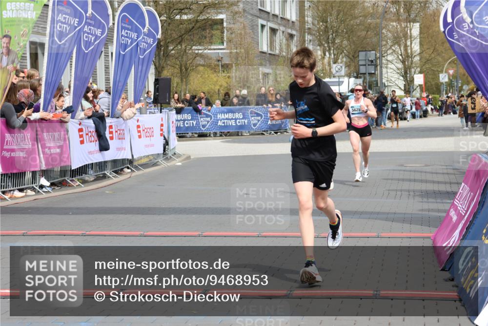 12.04.2026 - 45. Internationalen Wilhelmsburger Insellauf Strokosch-Dieckow http://msf.ph/oto/9468953 12.04.2026 12:49:30 Ziel 4876, 2378, 5625 meine-sportfotos.de