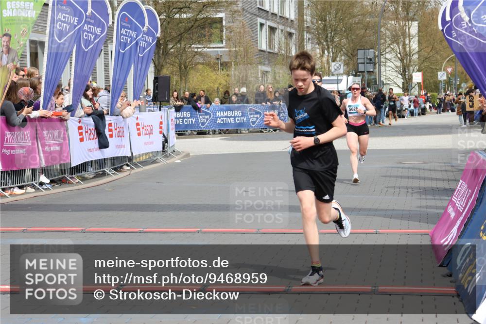 12.04.2026 - 45. Internationalen Wilhelmsburger Insellauf Strokosch-Dieckow http://msf.ph/oto/9468959 12.04.2026 12:49:30 Ziel 4876, 2378, 5625 meine-sportfotos.de