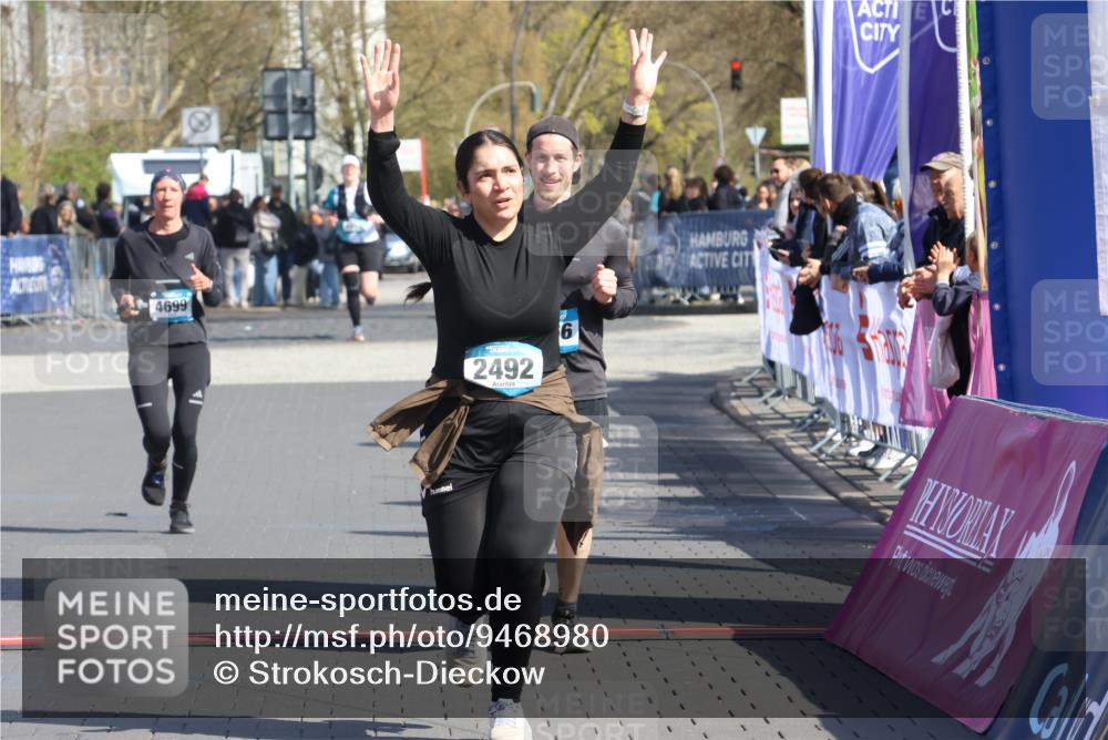 12.04.2026 - 45. Internationalen Wilhelmsburger Insellauf Strokosch-Dieckow http://msf.ph/oto/9468980 12.04.2026 11:22:10 Ziel 2518, 2108, 2492, 2466, 4699 meine-sportfotos.de