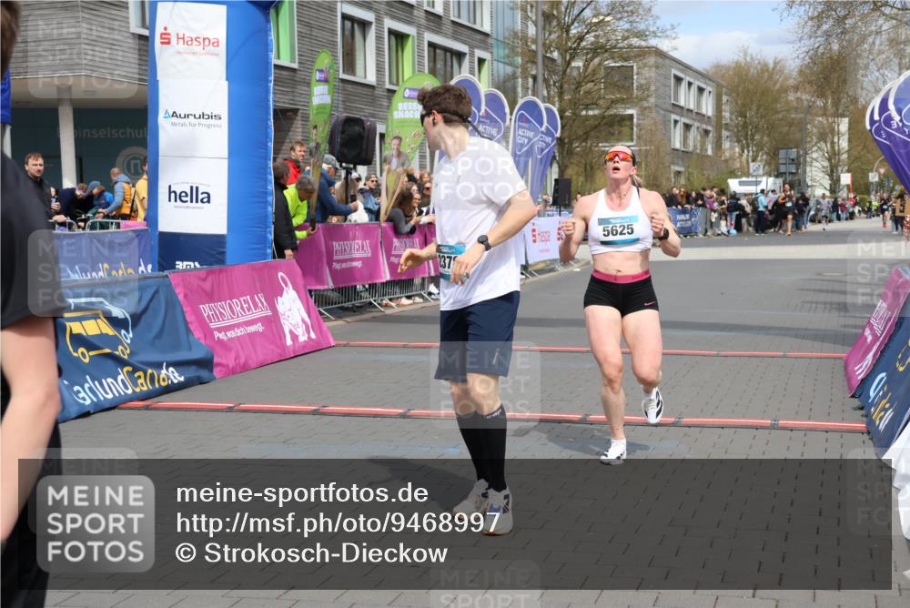 12.04.2026 - 45. Internationalen Wilhelmsburger Insellauf Strokosch-Dieckow http://msf.ph/oto/9468997 12.04.2026 12:49:35 Ziel 2378, 5625 meine-sportfotos.de