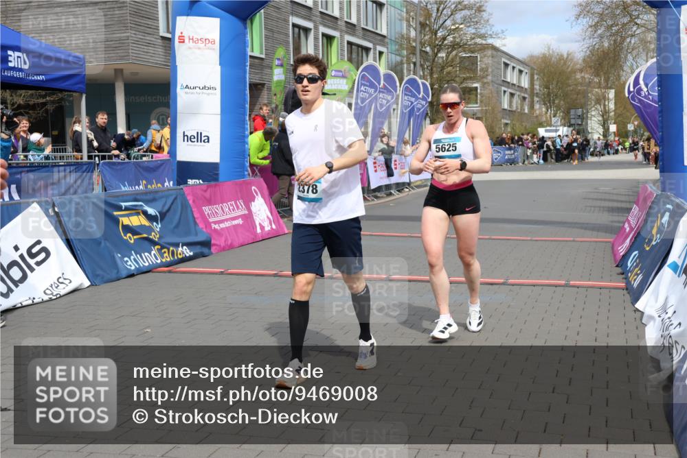 12.04.2026 - 45. Internationalen Wilhelmsburger Insellauf Strokosch-Dieckow http://msf.ph/oto/9469008 12.04.2026 12:49:35 Ziel 2378, 5625 meine-sportfotos.de