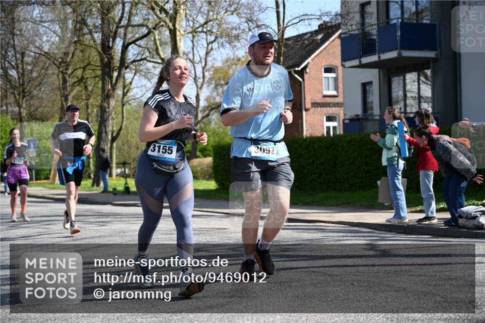 12.04.2026 - 45. Internationalen Wilhelmsburger Insellauf J. Mangold http://msf.ph/oto/9469012 12.04.2026 11:13:02 Ziel 3714, 3703, 3092, 3155, 2527 meine-sportfotos.de