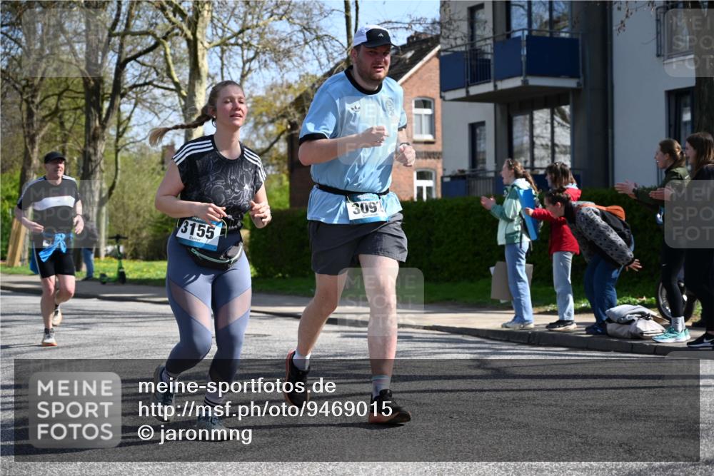 12.04.2026 - 45. Internationalen Wilhelmsburger Insellauf J. Mangold http://msf.ph/oto/9469015 12.04.2026 11:13:02 Ziel 3714, 3703, 3092, 3155, 2527 meine-sportfotos.de