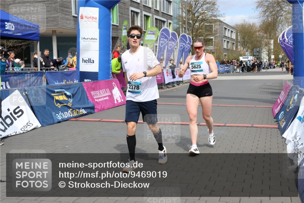 12.04.2026 - 45. Internationalen Wilhelmsburger Insellauf Strokosch-Dieckow http://msf.ph/oto/9469019 12.04.2026 12:49:35 Ziel 2378, 5625 meine-sportfotos.de